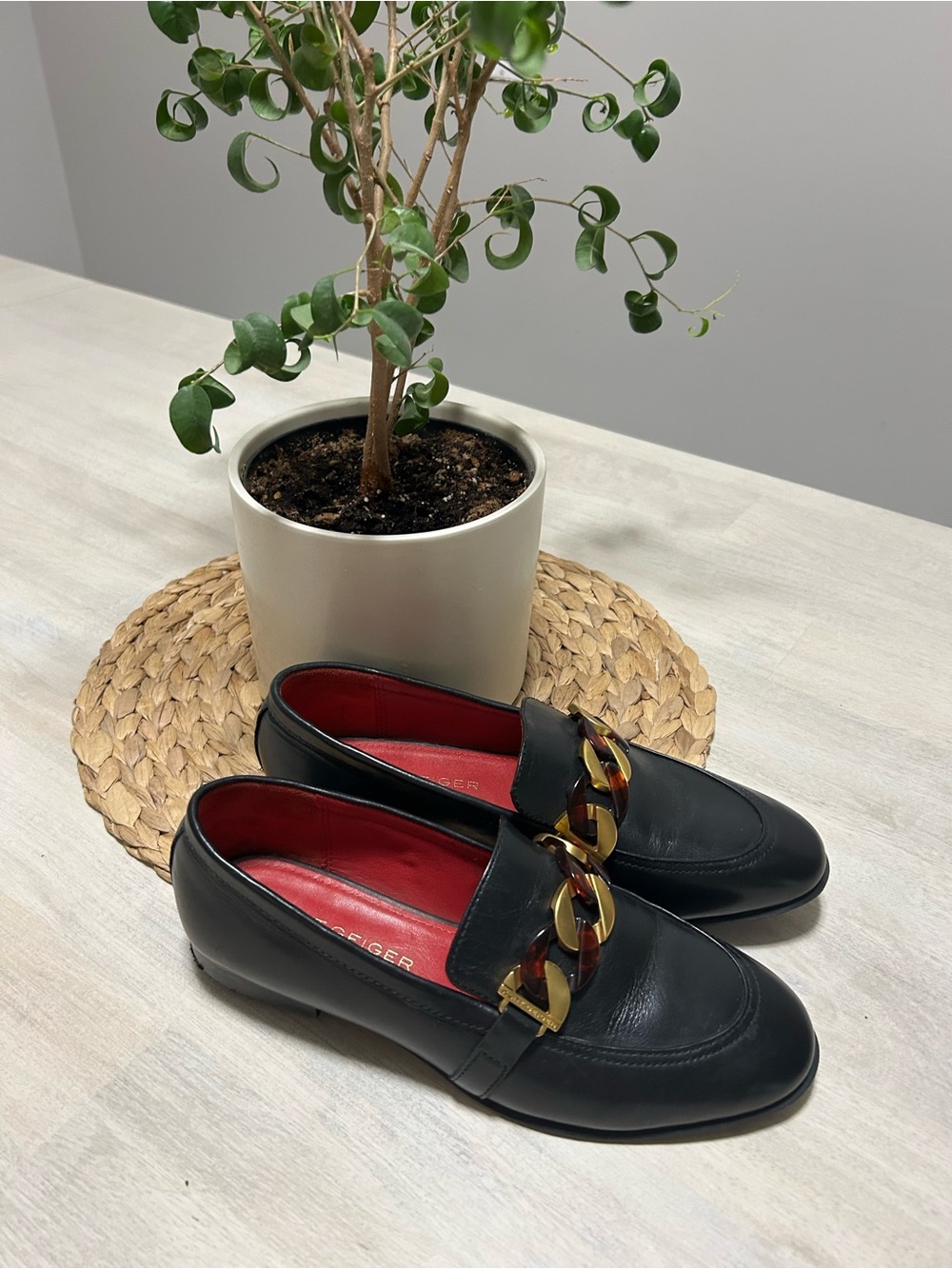 Kurt Geiger London - Kai Leather Chain loafers in EUC